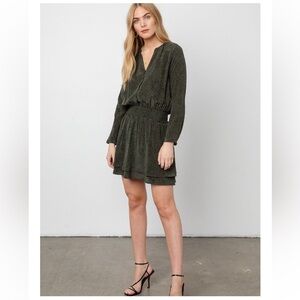 Rails Jasmine Long Sleeve
Snake Print Mini  Dress Olive Pebble Size Medium.